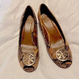 Barely Worn Tory Burch Peephole Wedges